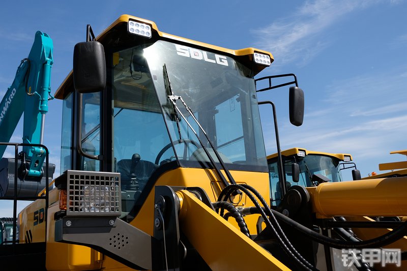 山东临工L938F装载机展会( )