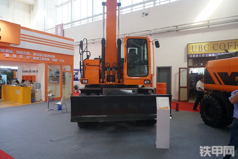 詹阳重工 JYL621F挖掘机展会( )