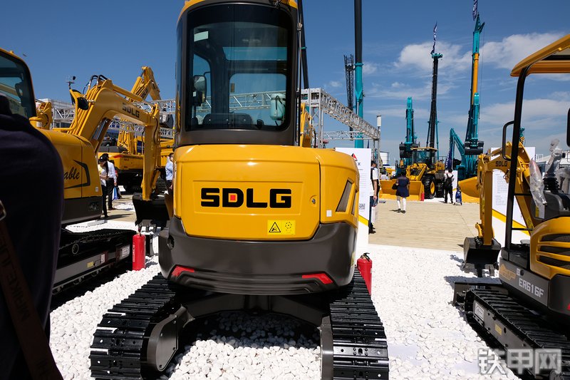 山东临工ER636F挖掘机展会( )