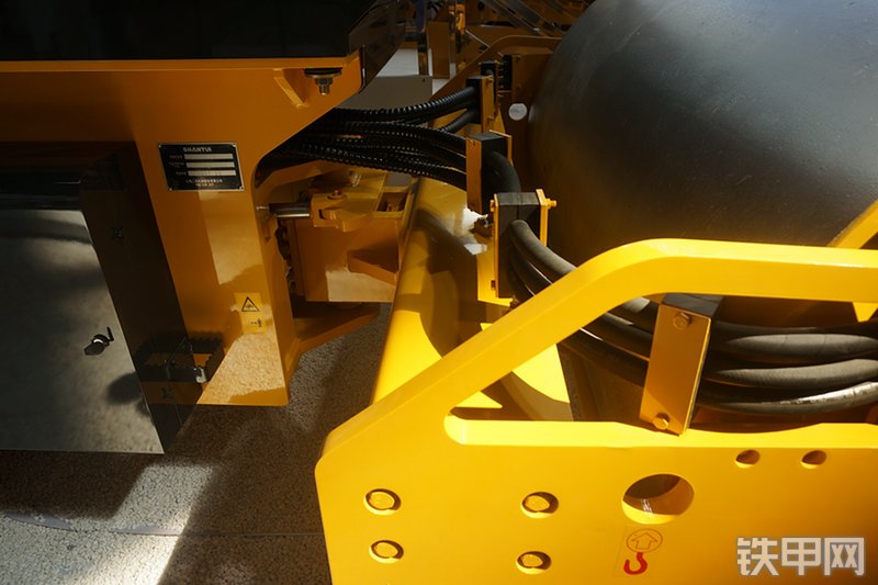 山推SR12-5压路机展会( )