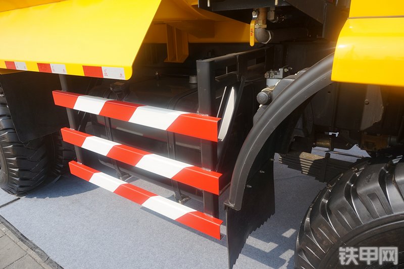 同力TL843非公路自卸车展会( )