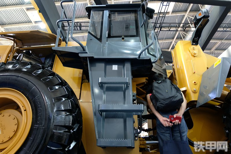 龙工LG855N装载机展会( )