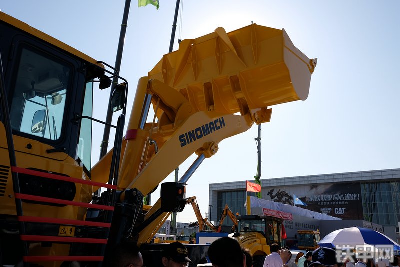 国机重工GZ66T装载机展会( )