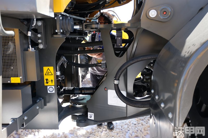 山东临工L956F-LNG装载机展会( )