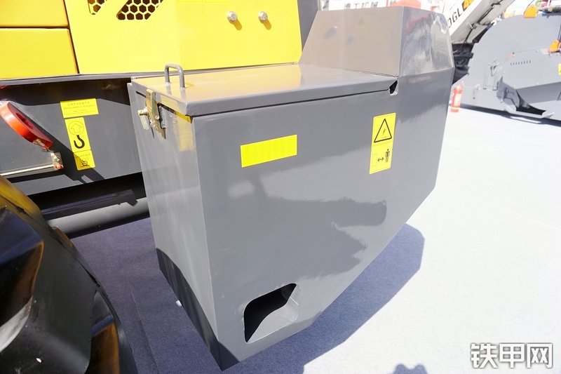 德工DG965-Ⅱ装载机展会( )