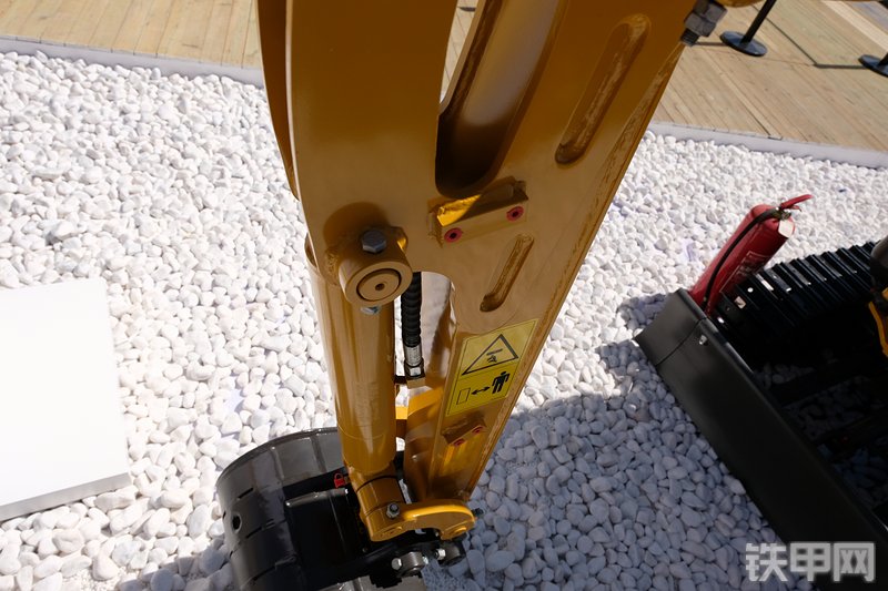 山东临工ER616F挖掘机展会( )