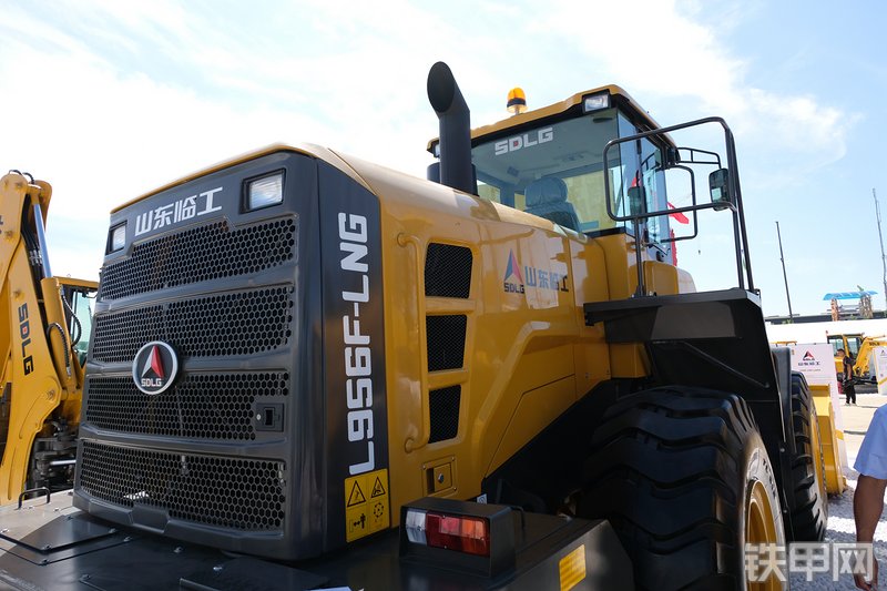 山东临工L956F-LNG装载机展会( )