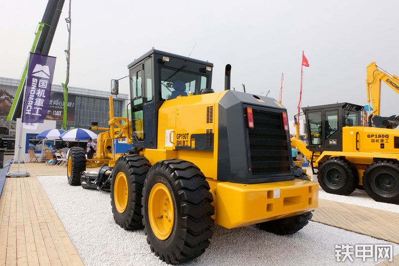 国机重工GP190T平地机展会( )