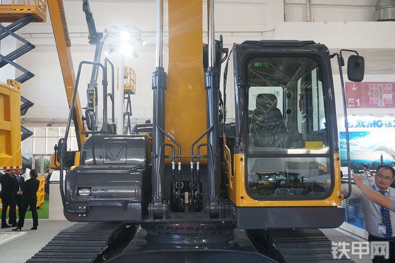 徐工XE215D挖掘机展会( )