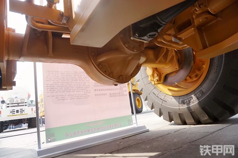 中泽华威HM833HG装载机展会( )