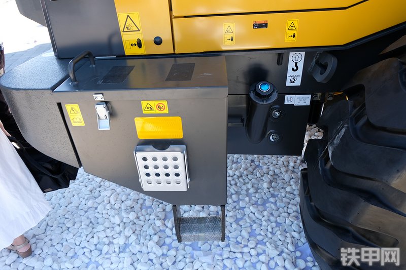 山东临工L938F装载机展会( )