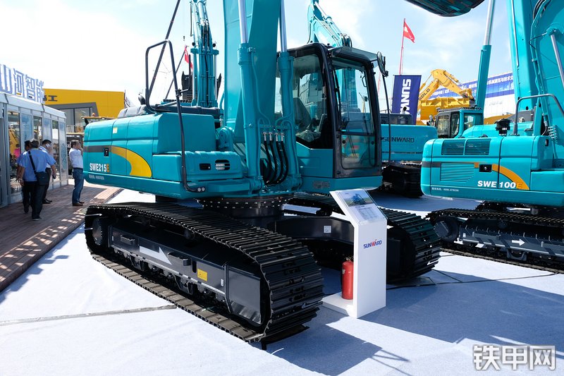 山河智能SWE215E挖掘机展会( )