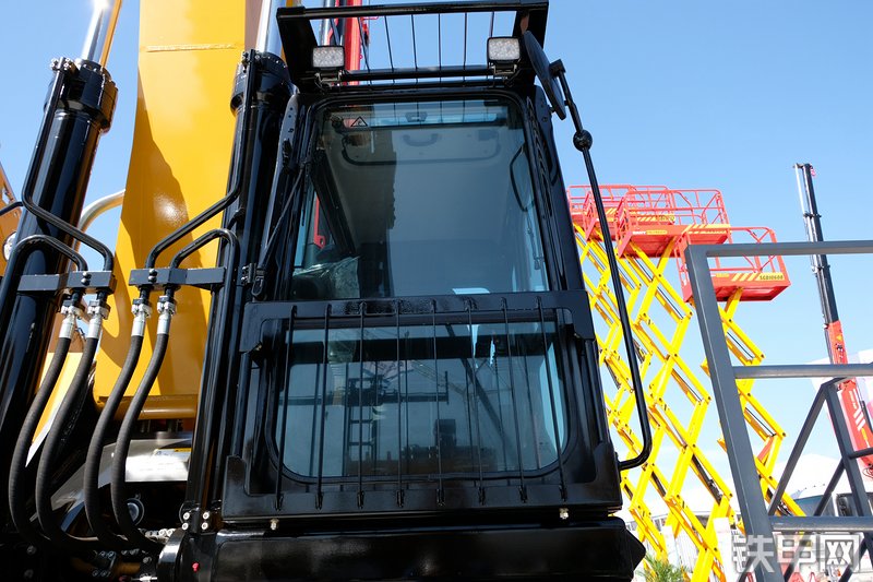 三一重工SY395H挖掘机展会( )