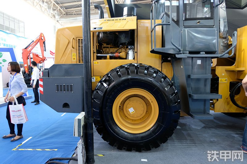 龙工LG855N装载机展会( )