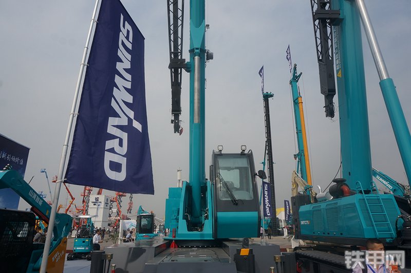 山河智能SWRT25起重机展会( )