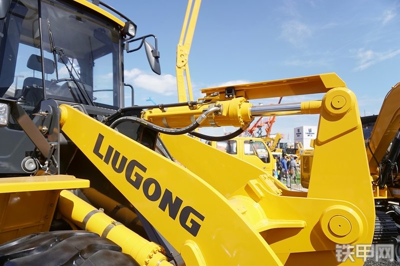 柳工CLG835H装载机展会( )