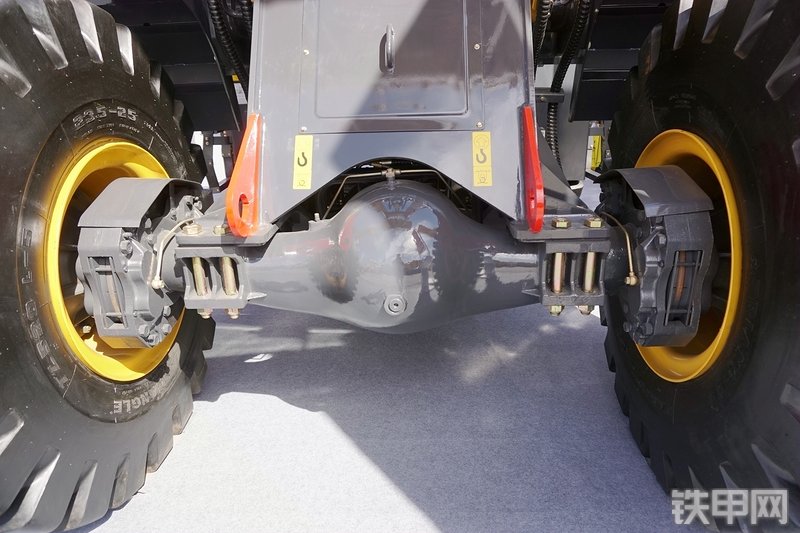 德工DG965-Ⅱ装载机展会( )