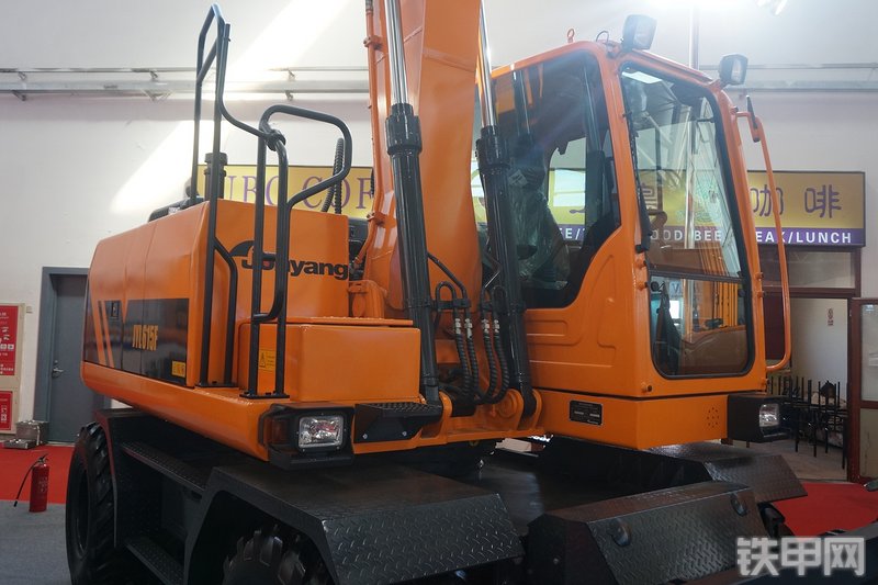 詹阳重工JYL615F挖掘机展会( )