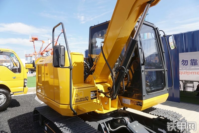 柳工CLG9075E挖掘机展会( )