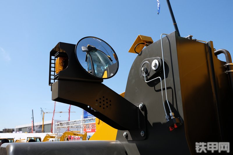 山东临工L956F-LNG装载机展会( )