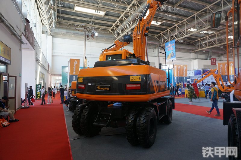 詹阳重工JYL615F挖掘机展会( )