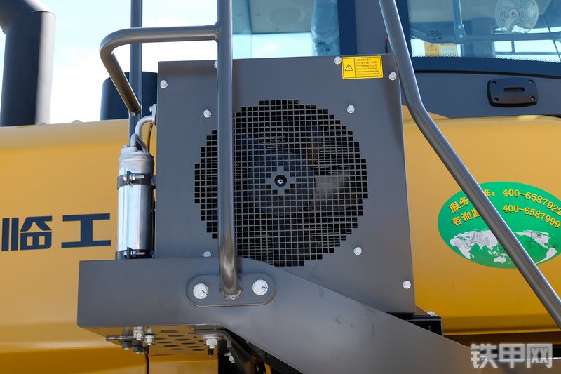 山东临工L955FC装载机展会( )