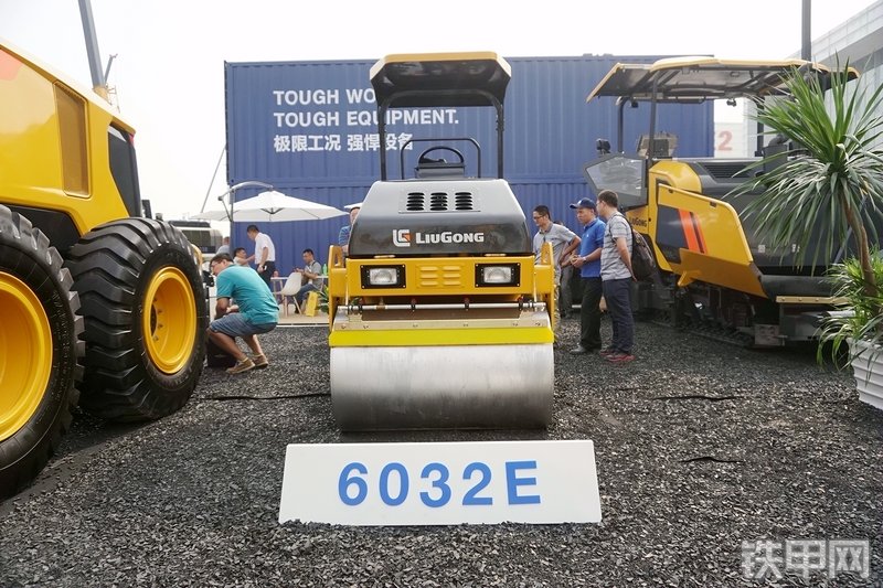柳工6032E压路机展会( )