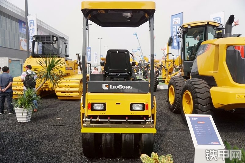 柳工6032E压路机展会( )