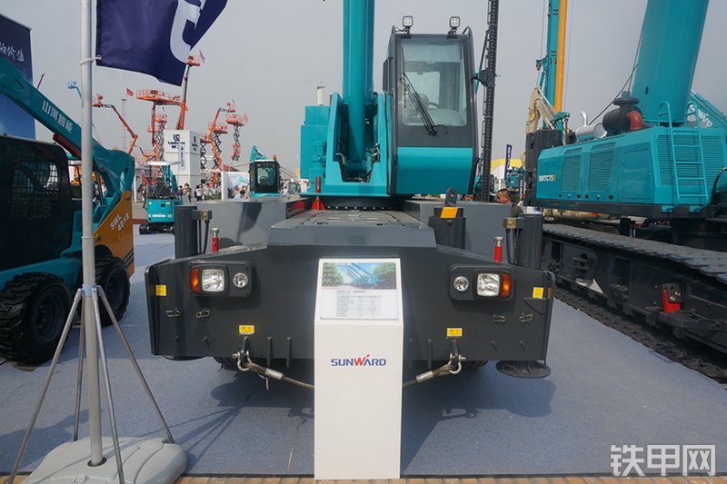 山河智能SWRT25起重机展会( )