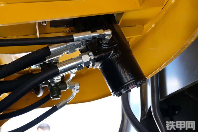 山东临工L959F装载机展会( )