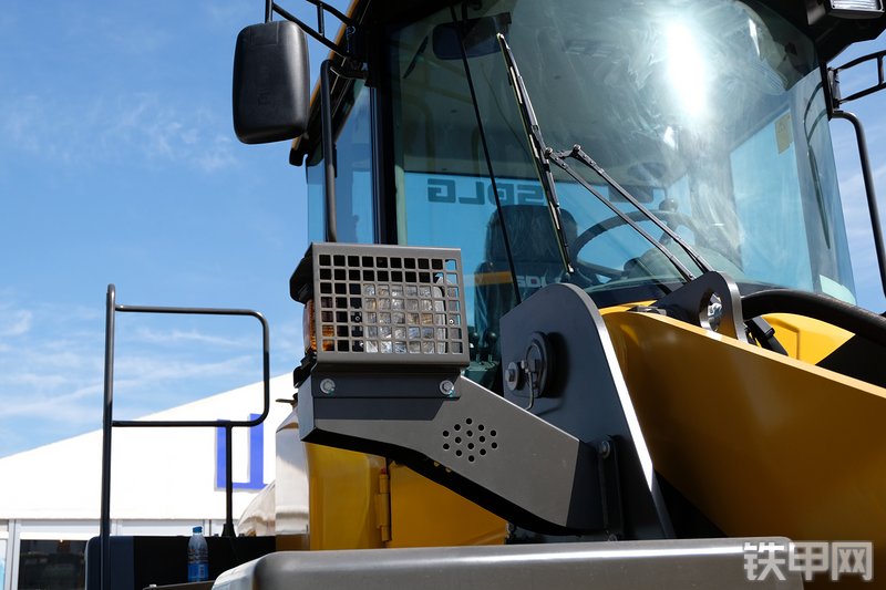 山东临工L956F-LNG装载机展会( )