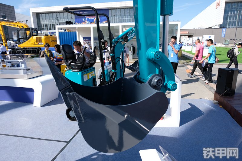 山河智能SWE18UB挖掘机展会( )