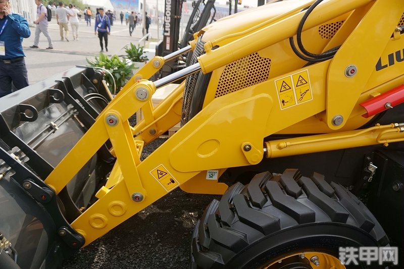 柳工CLG777A挖掘装载机展会( )