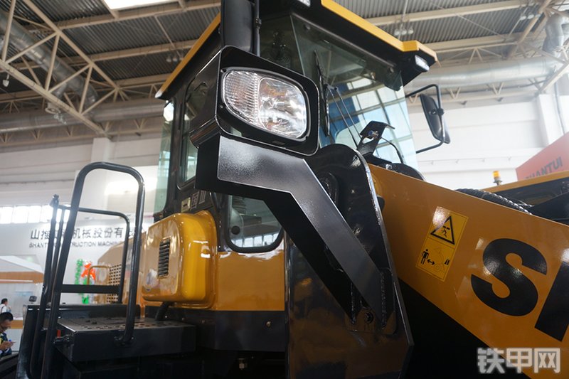 山推SL56H装载机展会( )