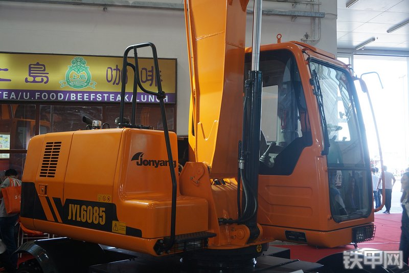 詹阳重工JYL6085挖掘机展会( )