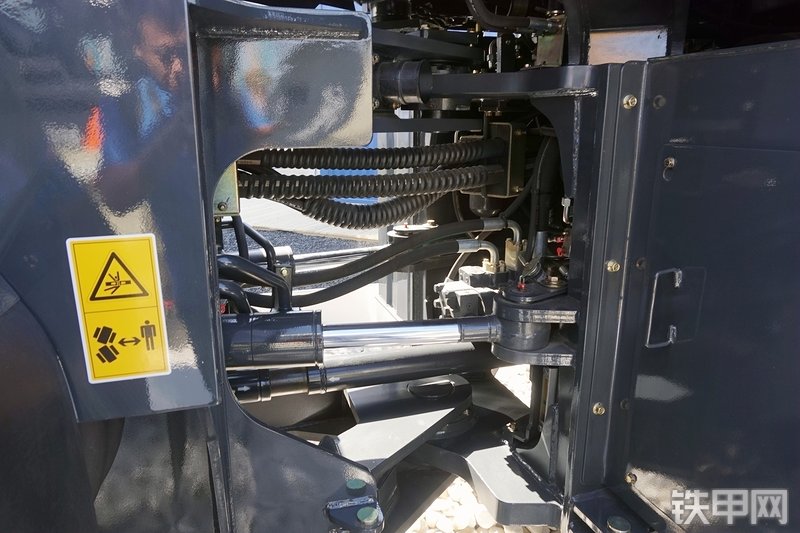 柳工CLG870H装载机展会( )