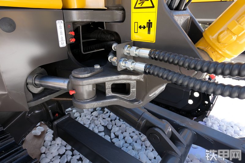 山东临工ER636F挖掘机展会( )