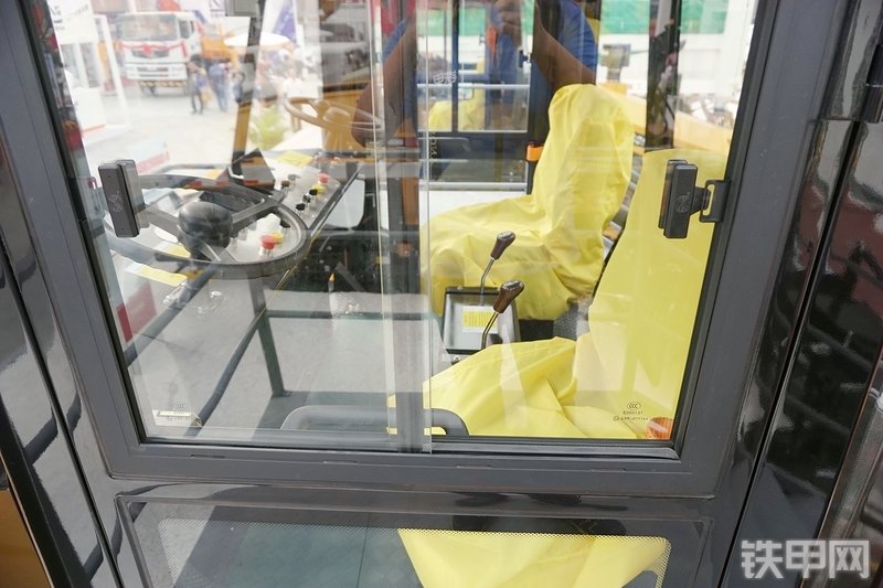 三一重工SPR260C-6压路机局部