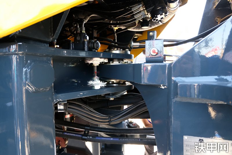 国机重工GZ66T装载机展会( )