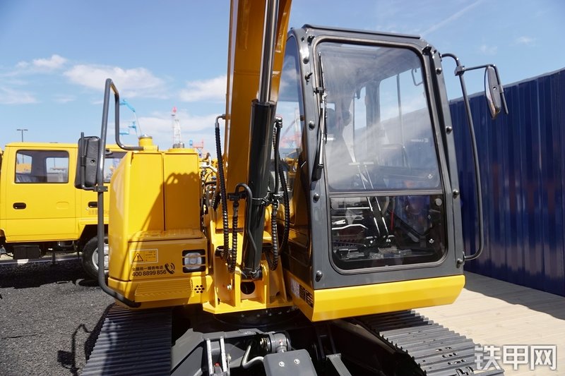 柳工CLG9075E挖掘机展会( )