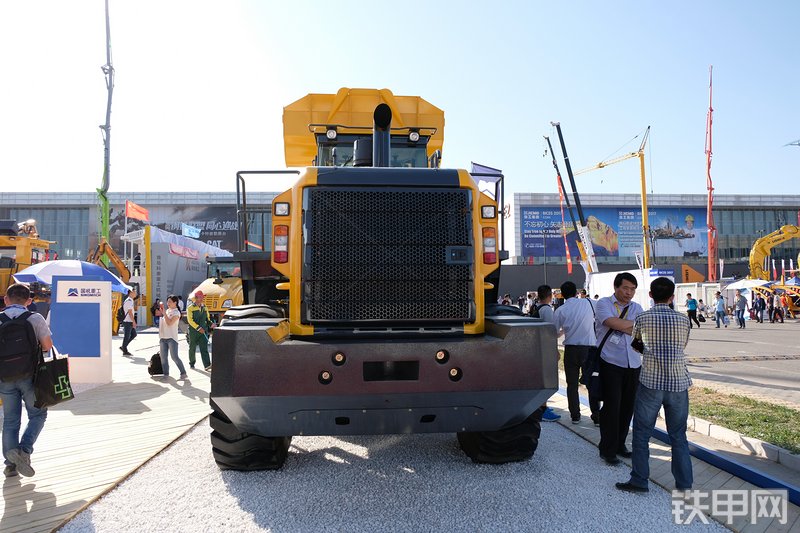 国机重工GZ66T装载机展会( )