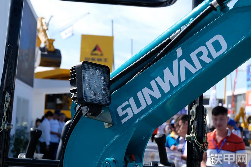 山河智能SWE08B挖掘机展会( )