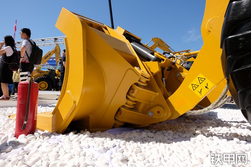 山东临工L955FC装载机展会( )