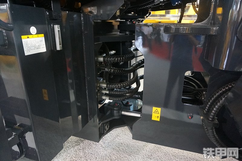 山推SL56H装载机展会( )