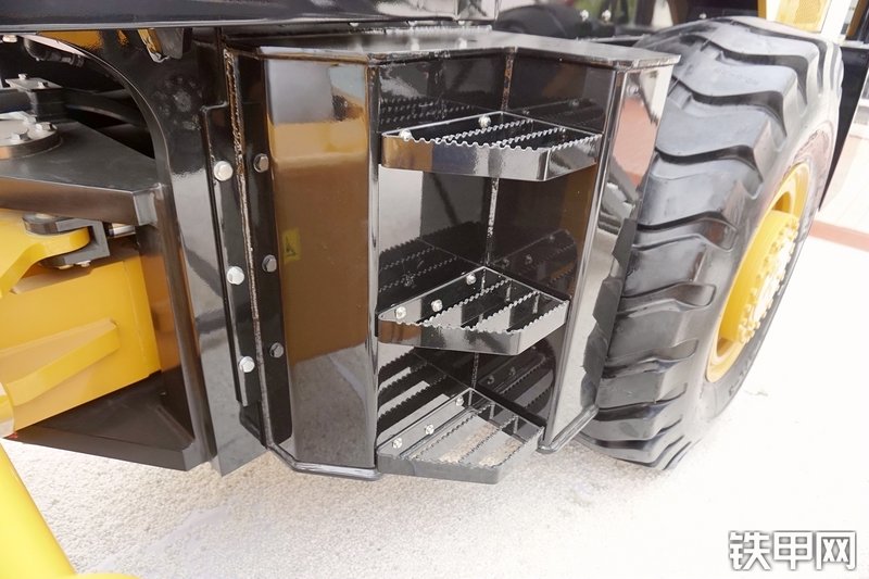 三一重工SSR260AC-8全液压压路机局部