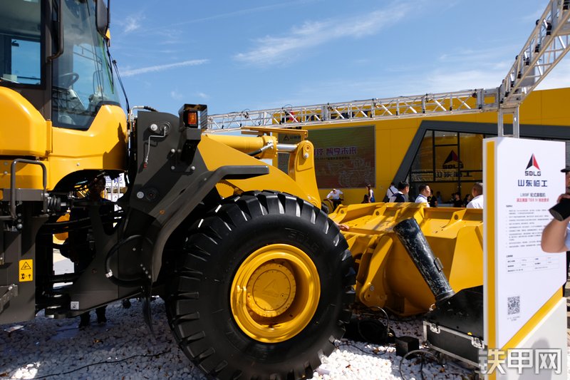 山东临工L959F装载机展会( )
