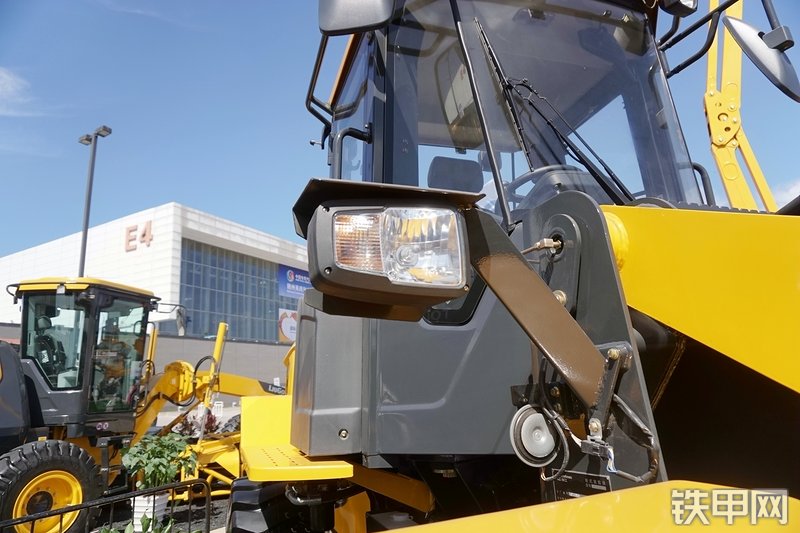 柳工CLG835H装载机展会( )