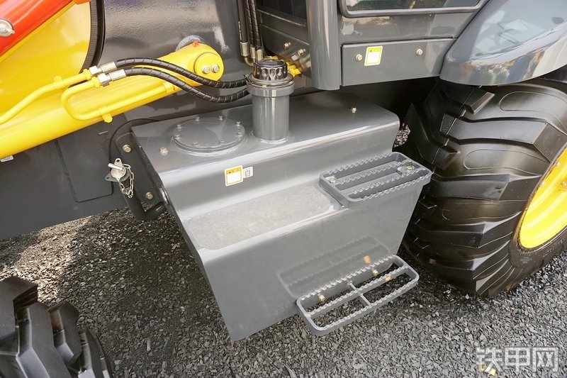 柳工CLG777A挖掘装载机展会( )