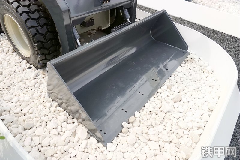 柳工CLG375B滑移装载机展会( )