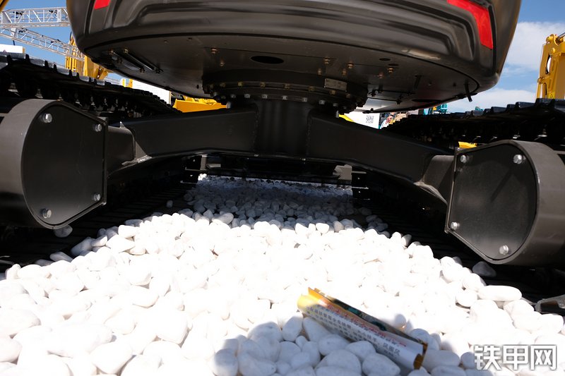 山东临工ER636F挖掘机展会( )